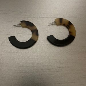 Black & tortoise shell hoop earrings